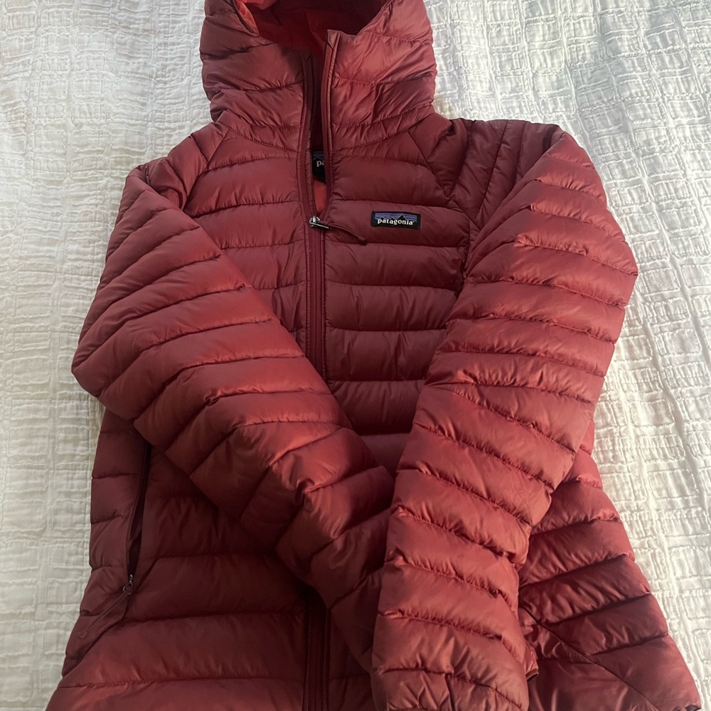 Patagonia Red Puffer Jacket with Hood and Quilted Design